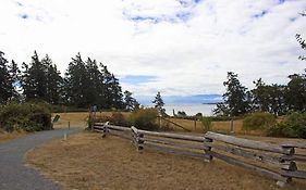 Next To Olympic View Golf Course 2 Bedroom Private Suite